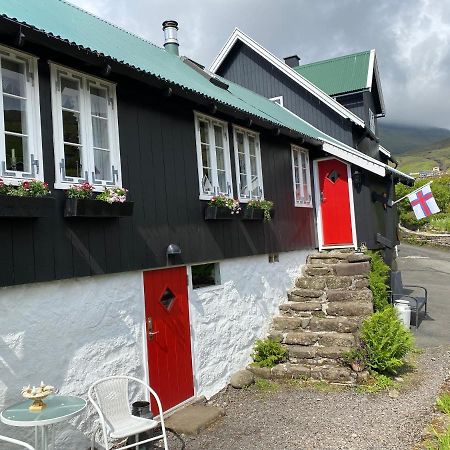 Charming And Authentic Heritage Retreat In Kvivik - Right Next To The River Luaran gambar