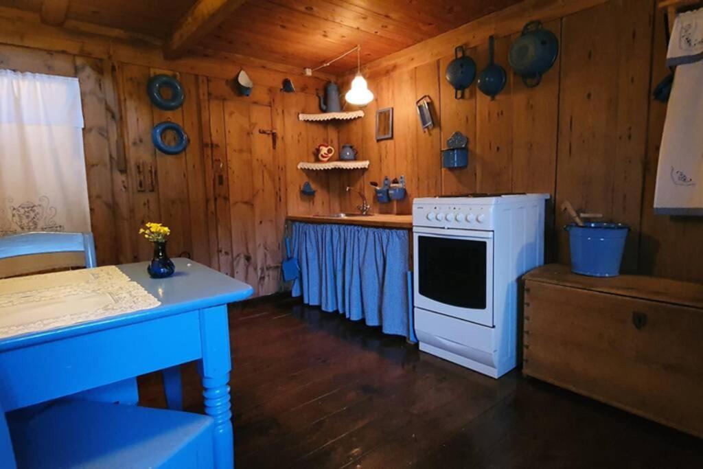 Charming And Authentic Heritage Retreat In Kvivik - Right Next To The River Luaran gambar