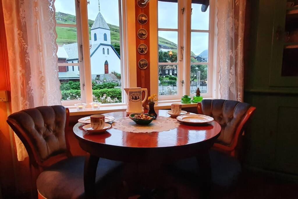 Charming And Authentic Heritage Retreat In Kvivik - Right Next To The River Luaran gambar