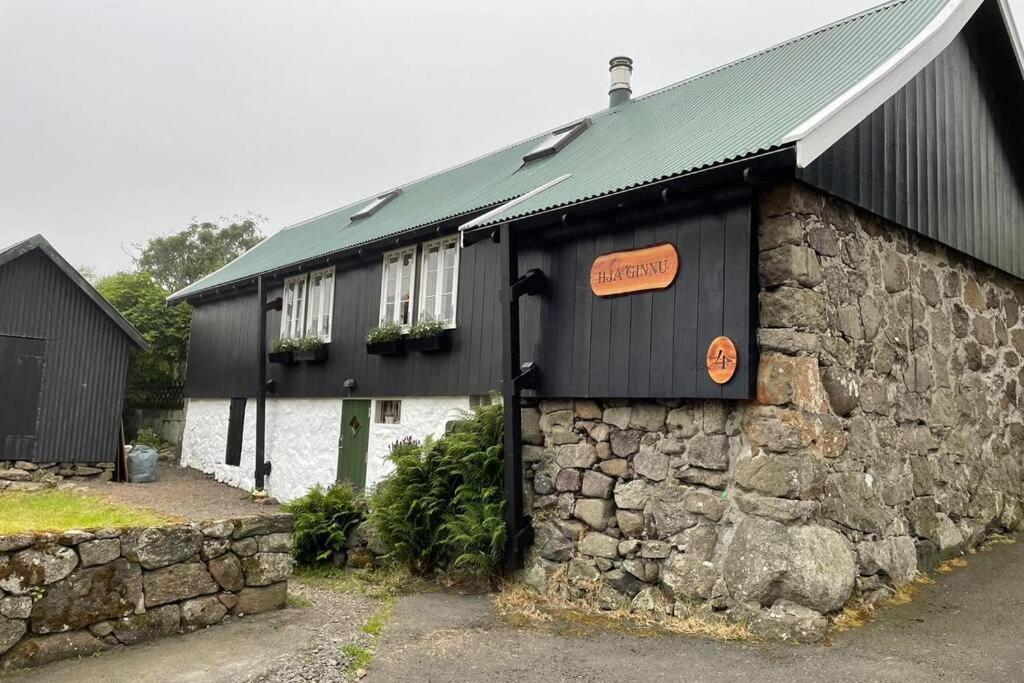 Charming And Authentic Heritage Retreat In Kvivik - Right Next To The River Luaran gambar