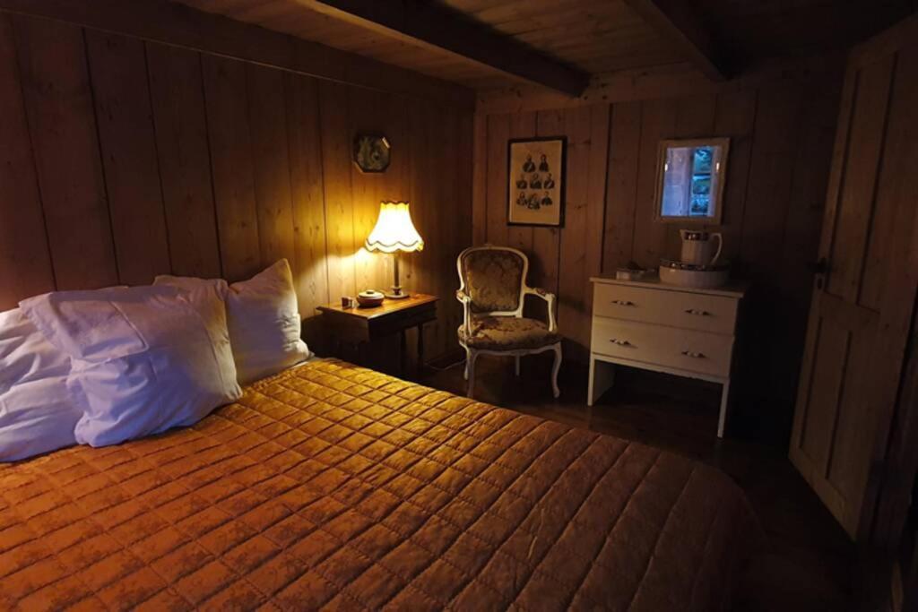 Charming And Authentic Heritage Retreat In Kvivik - Right Next To The River Luaran gambar