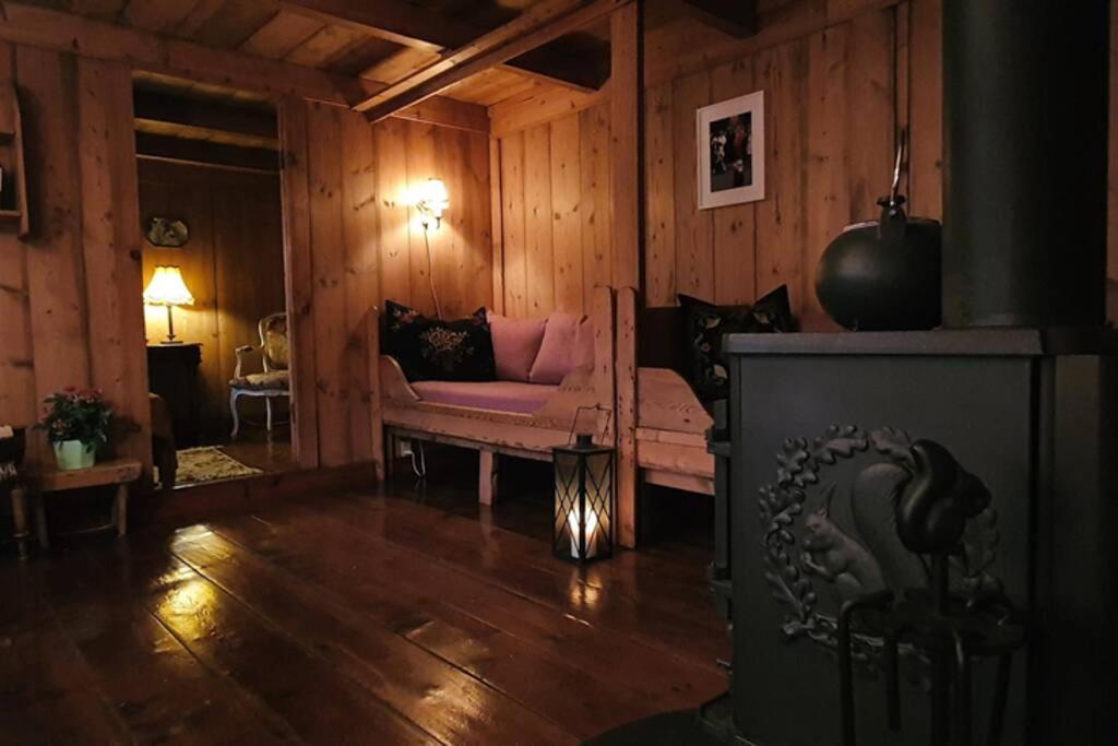 Charming And Authentic Heritage Retreat In Kvivik - Right Next To The River Luaran gambar