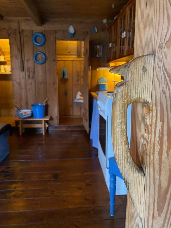 Charming And Authentic Heritage Retreat In Kvivik - Right Next To The River Luaran gambar